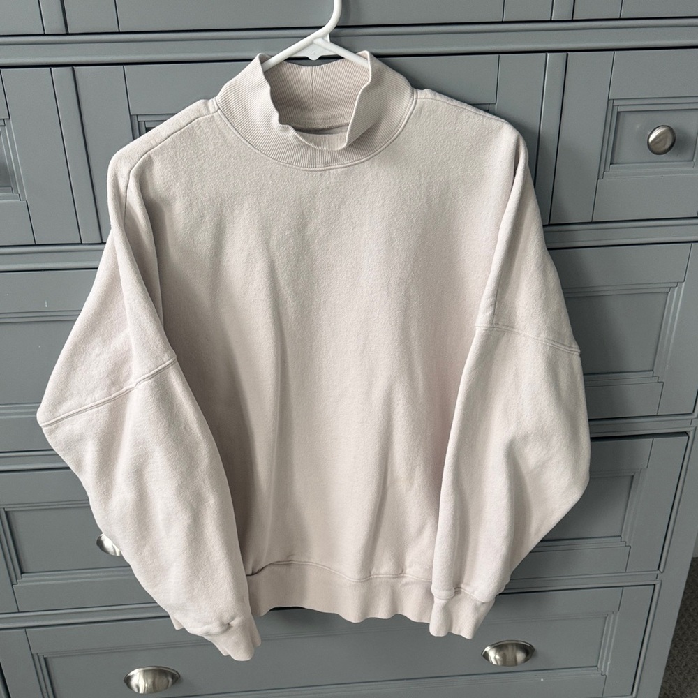 Aritzia TNA women’s Light Cream Sweatshirt